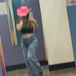 Meet your Posher, Abbey